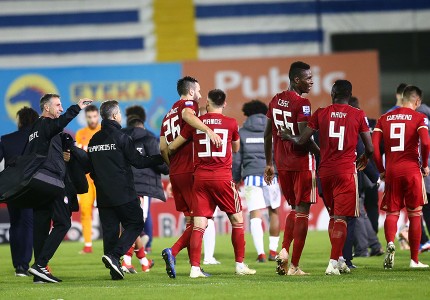 Το «ερυθρόλευκο» ξέσπασμα στο φινάλε (photos)