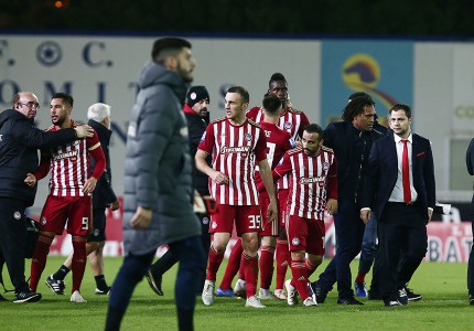 Το «ερυθρόλευκο» ξέσπασμα στο φινάλε (photos)