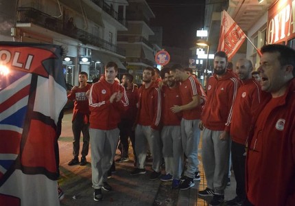 Η ομάδα χάντμπολ μαζί με τον λαό του Θρύλου (Photos)
