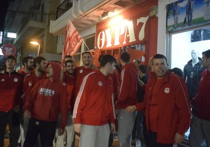 Η ομάδα χάντμπολ μαζί με τον λαό του Θρύλου (Photos)