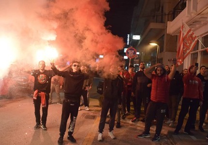 Η ομάδα χάντμπολ μαζί με τον λαό του Θρύλου (Photos)