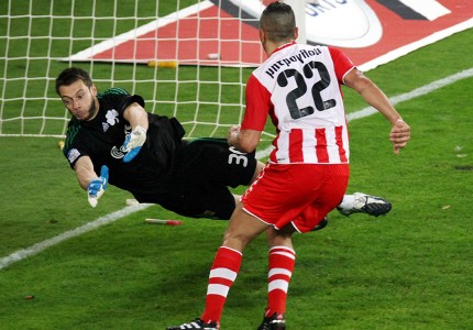 Έτσι «γαζώνει» ο Πειραιάς (photos, video)