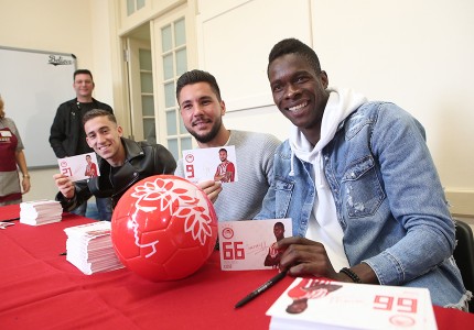 «Ερυθρόλευκη» επίσκεψη αγάπης (photos)