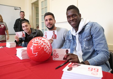 «Ερυθρόλευκη» επίσκεψη αγάπης (photos)