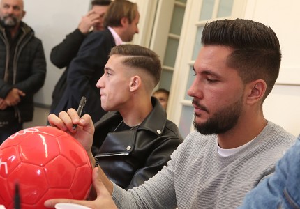«Ερυθρόλευκη» επίσκεψη αγάπης (photos)
