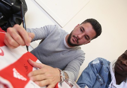 «Ερυθρόλευκη» επίσκεψη αγάπης (photos)