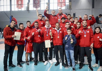 Εικόνες από το «ερυθρόλευκο» πρωτάθλημα