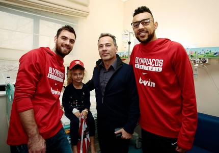 «Ερυθρόλευκη» επίσκεψη αγάπης (photos, video)