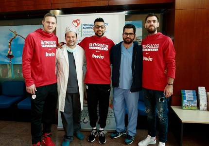 «Ερυθρόλευκη» επίσκεψη αγάπης (photos, video)
