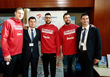«Ερυθρόλευκη» επίσκεψη αγάπης (photos, video)