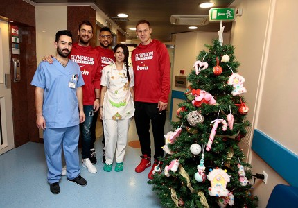 «Ερυθρόλευκη» επίσκεψη αγάπης (photos, video)
