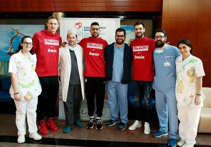 «Ερυθρόλευκη» επίσκεψη αγάπης (photos, video)