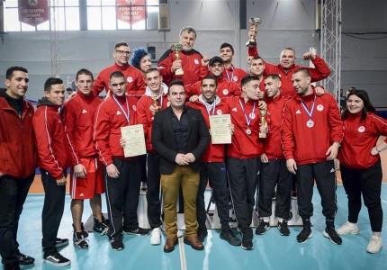 Εικόνες από το «ερυθρόλευκο» πρωτάθλημα