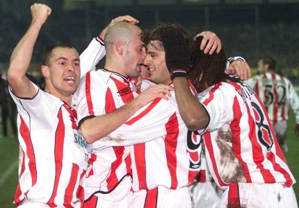 «Ερυθρόλευκο» γλέντι στη Νέα Φιλαδέλφεια (photos, video)