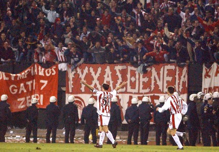 «Ερυθρόλευκο» γλέντι στη Νέα Φιλαδέλφεια (photos, video)