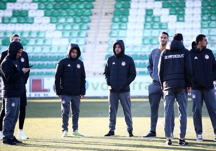 Στο γήπεδο ο Ολυμπιακός (photos)