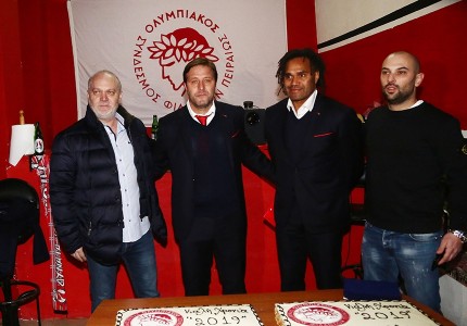 Ο Ολυμπιακός δίπλα στον λαό του (photos)