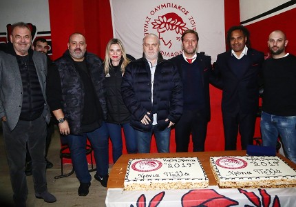 Ο Ολυμπιακός δίπλα στον λαό του (photos)