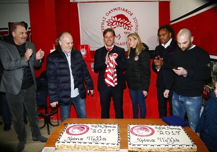 Ο Ολυμπιακός δίπλα στον λαό του (photos)