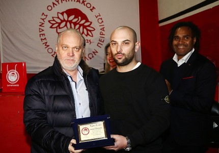 Ο Ολυμπιακός δίπλα στον λαό του (photos)