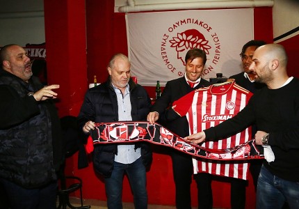 Ο Ολυμπιακός δίπλα στον λαό του (photos)