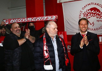 Ο Ολυμπιακός δίπλα στον λαό του (photos)