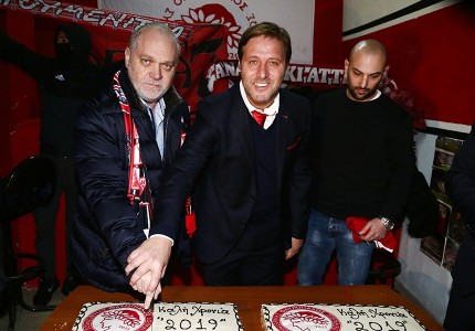 Ο Ολυμπιακός δίπλα στον λαό του (photos)