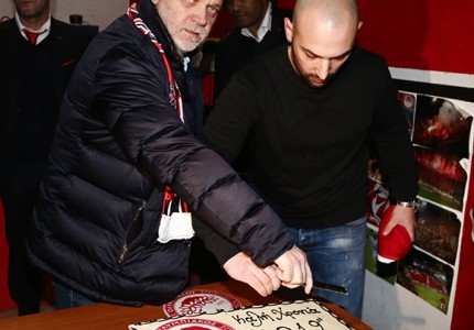 Ο Ολυμπιακός δίπλα στον λαό του (photos)