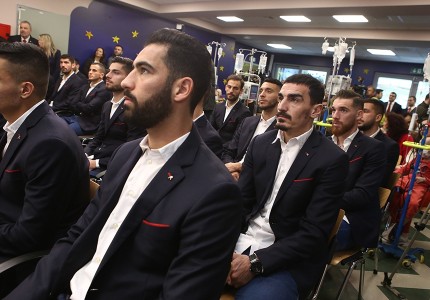 Ο Ολυμπιακός δίπλα στη ζωή, δίπλα στην «ΕΛΠΙΔΑ»