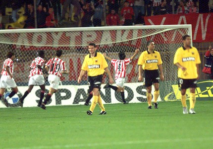 Πέστε κάτω οε οε οε... (photos, video)