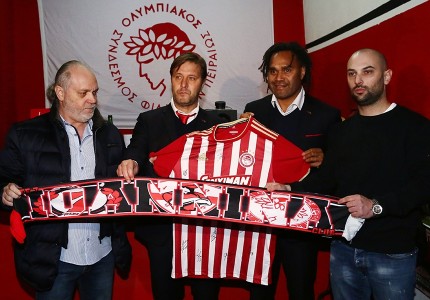 Ο Ολυμπιακός δίπλα στον λαό του (photos)