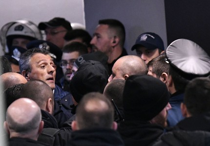 Αστυνομία και χούλιγκανς προπηλάκισαν την αποστολή!