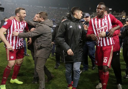 Εικόνες από την ένταση στο τέλος