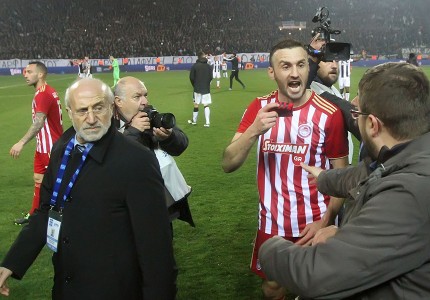Εικόνες από την ένταση στο τέλος