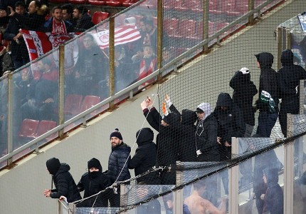 Προκλητικοί οι Ουκρανοί οπαδοί (photos)