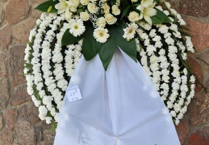 Με την «ερυθρόλευκη» σημαία κηδεύτηκε ο Αντώνης Ποσειδώνας