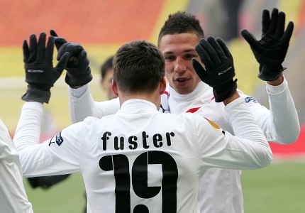 Έτσι αγαπάει ο Πειραιάς (photos, video)