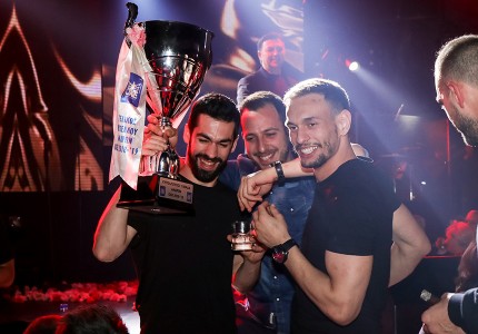 Μετά το γλέντι στην ΑΕΚ, γλέντι και στα μπουζούκια