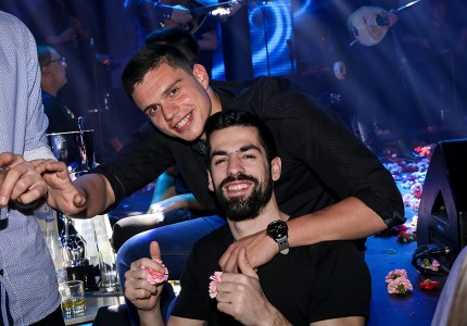 Μετά το γλέντι στην ΑΕΚ, γλέντι και στα μπουζούκια