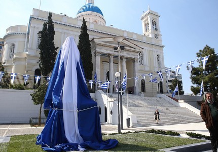 Δωρεά του Β. Μαρινάκη το μνημείο του αφανούς Ναυτικού (photos)