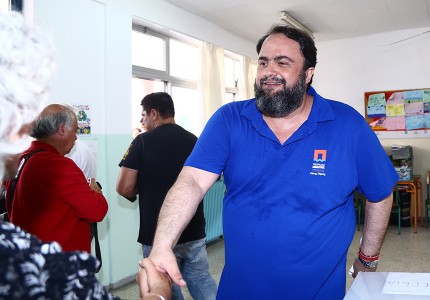 Άσκησε το εκλογικό του δικαίωμα ο Β. Μαρινάκης