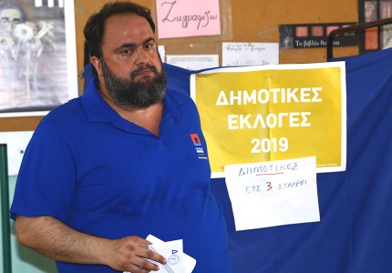 Άσκησε το εκλογικό του δικαίωμα ο Β. Μαρινάκης