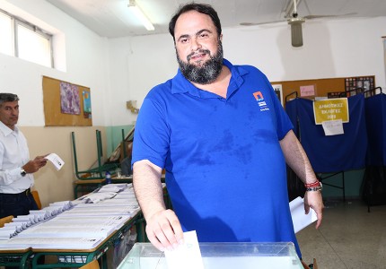 Άσκησε το εκλογικό του δικαίωμα ο Β. Μαρινάκης