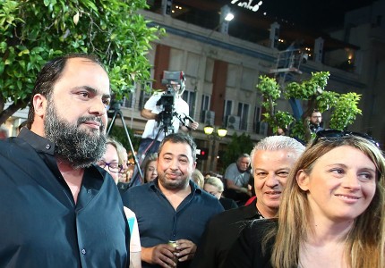 Μία γροθιά και η χειραψία νικητή! (photos)