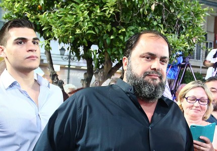 Μία γροθιά και η χειραψία νικητή! (photos)