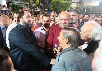 Μία γροθιά και η χειραψία νικητή! (photos)