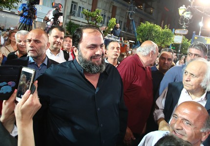 Μία γροθιά και η χειραψία νικητή! (photos)