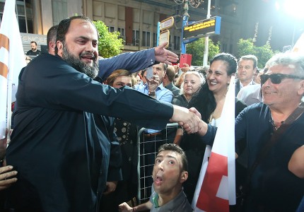 Μία γροθιά και η χειραψία νικητή! (photos)