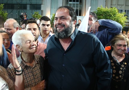 Μία γροθιά και η χειραψία νικητή! (photos)
