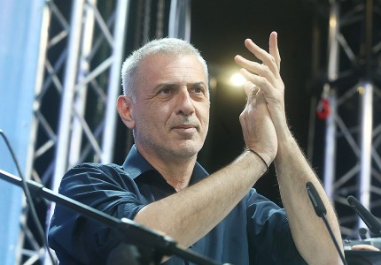 Μία γροθιά και η χειραψία νικητή! (photos)